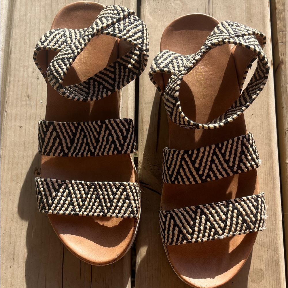 Catherines Black & Cream Woven Strap Flat Sandals